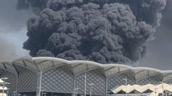 لقطة من الفيديو للحريق في محطة قطار الحرمين في جدة