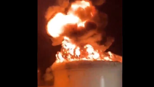 إصابة خط أنابيب وقود رئيسي بهجوم صاروخي من قطاع غزة.. فيديو