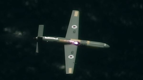 إسرائيل تكشف عن سلاح ليزر محمول جوا لإسقاط الطائرات المسيرة