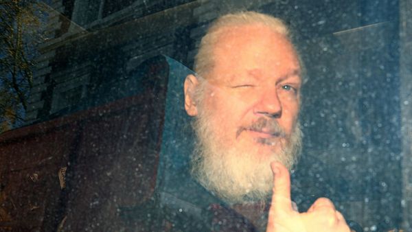 جوليان أسانج