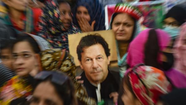 شرطة اسلام اباد تتهم عمران خان بـ"الارهاب"