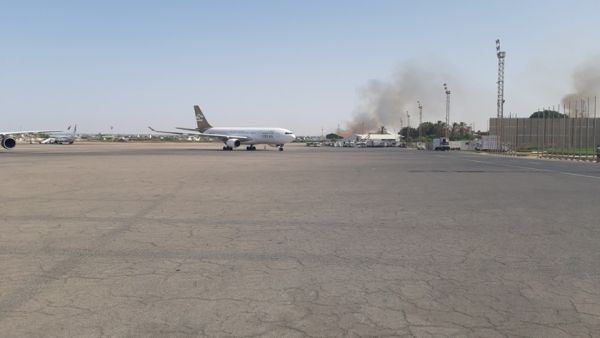 نجاة طائرة مدنية من قصف لقوات حفتر على مطار معيتيقة