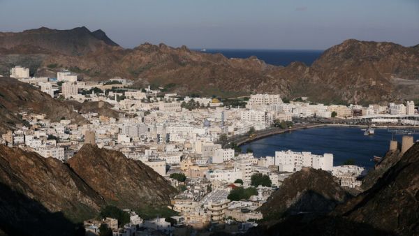 عُمان تمنع غير الحاصلين على اللقاح من دخول اراضيها