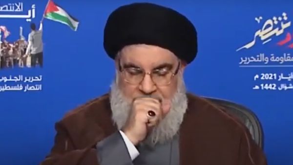 أنفاس ثقيلة وسعال متكرر يقاطعان خطاب حسن نصرالله