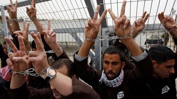بحسب الاتفاق سيُسمح للأسر ى باستخدام الهاتف العمومي ثلاث مرات أسبوعيًا