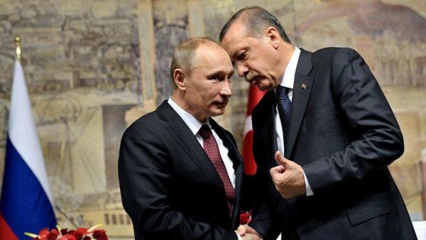 ارشيف: الرئيس التركي رجب طيب إردوغان (يمين) مع نظيره الروسي فلاديمير بوتين