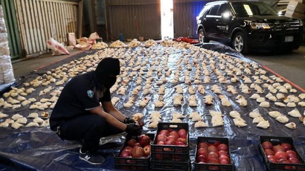 "نسبة المضبوطات المخبأة في الخضار والفواكه الواردة من لبنان بلغت 75% من إجمالي ما تم ضبطه".
