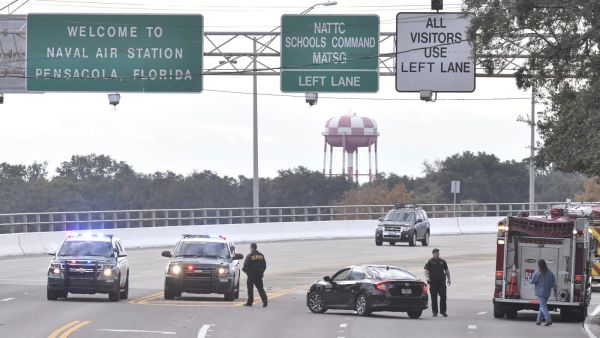 طيار سعودي يقتل ثلاثة اشخاص في قاعدة جوية بفلوريدا 