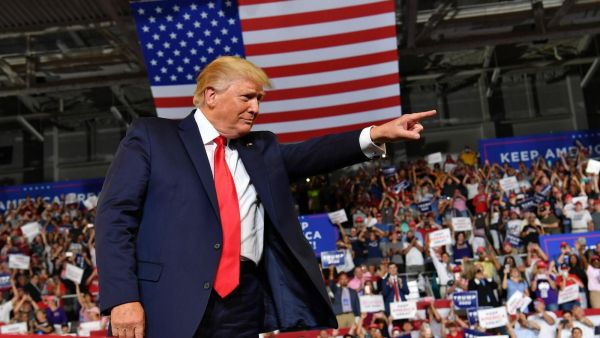 مشهد الهتاف كشف الوجه البشع والمغمس بالكراهية لحملة ترامب للفوز بولاية ثانية 