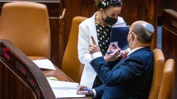 حكومة بينيت تترنح بعد خسارتها الاغلبية في الكنيست