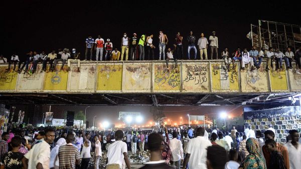  دعا تجمع المهنيين الي ما وصفه بالتصعيد الثوري ضد المجلس من أجل تسليم السلطة للمدنيين