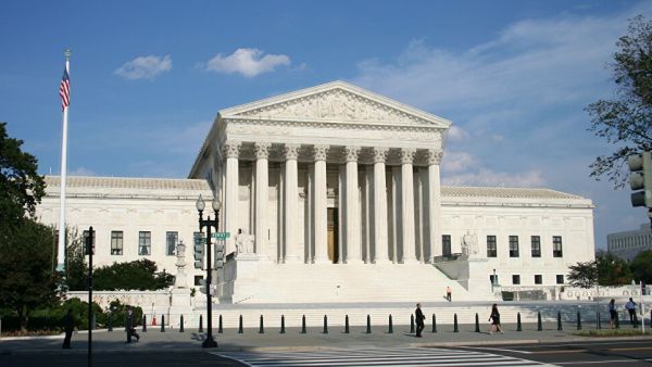 إخلاء المحكمة الأميركية العليا بسبب تهديد بوجود قنبلة