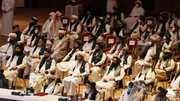 أعضاء في حركة طالبان في افتتاح المفاوضات في الدوحة