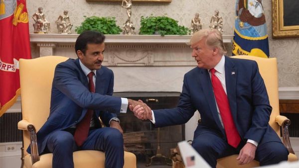 أمير قطر الشيخ تميم بن حمد آل ثاني في البيت الابيض الى جانب الرئيس الاميركي دونالد ترامب