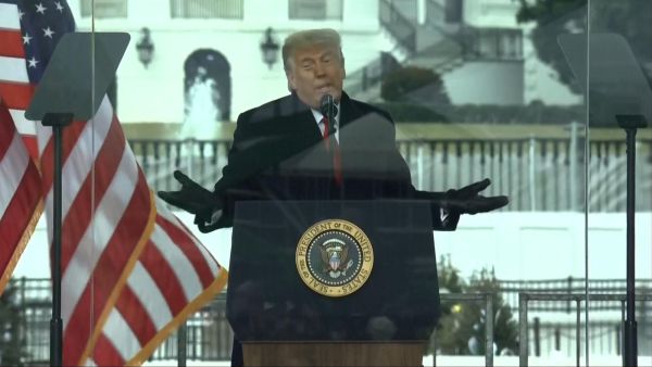 ترامب يدعو الالاف من انصاره المحتشدين قرب البيت الابيض للزحف نحو مبنى الكونغرس