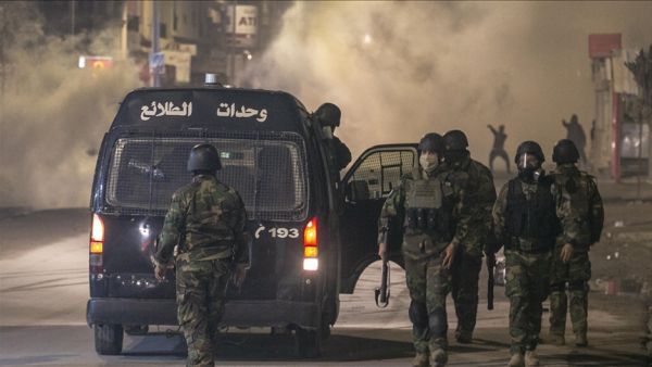 مواجهات بين محتجين وقوات الأمن بالعاصمة التونسية