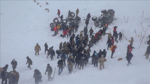 عشرات القتلى في انهيارين ثلجيين في شرق تركيا