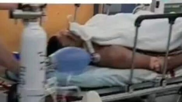 زكريا الزبيدي في العناية المركزة