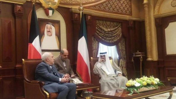 ظريف يبحث في الكويت "التطورات الراهنة في المنطقة"