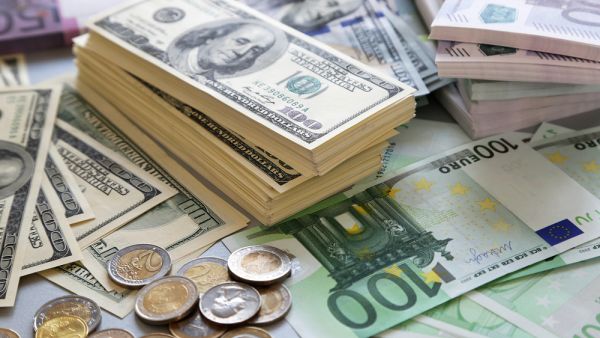 أدت إمكانية استمرار تكلفة الاقتراض الرخيصة إلى زيادة الديون العالمية ثلاثة تريليونات دولار،