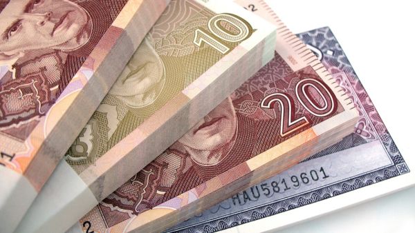 The government has told private banks to work towards digitisation. (Shutterstock) Pakistan: Gov't to Roll out Cheaper Airfares to Encourage Digital Remittances