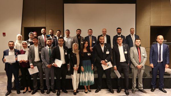 إس إيه بي تحتفل بتخريج 22 من المشاركين في برنامج المهنيين الشباب في الأردن. إس إيه بي تحتفل بتخريج 22 من المشاركين في برنامج المهنيين الشباب في الأردن.