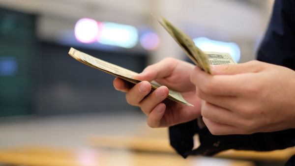 UK: 16 Percent of Citizens Financially Better Off in Lockdown