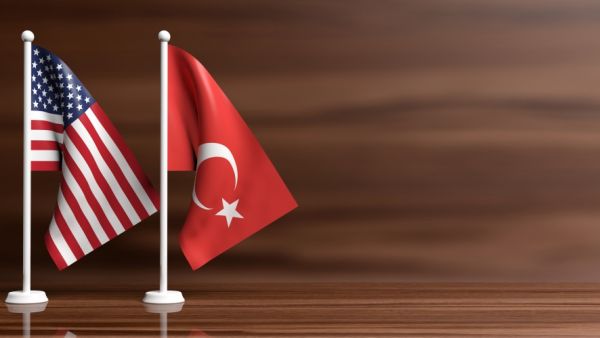 تركيا بحثت زيادة الصادرات التركية في قطاعات الطيران المدني والسيارات والمجوهرات والأثاث والمنسوجات والملابس