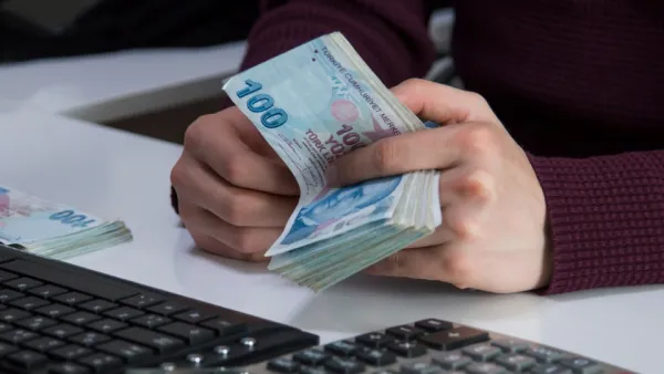 عزز انحسار الضغط على الليرة التوقعات بخفض لأسعار الفائدة