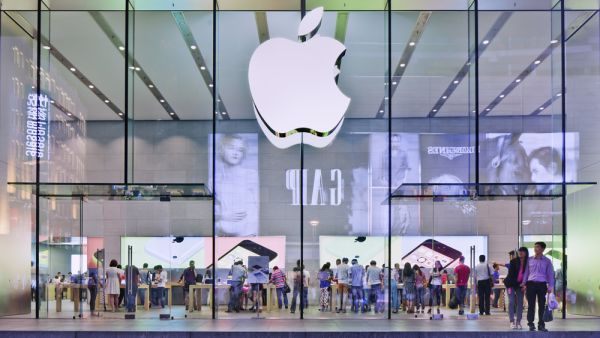 Apple has already delivered its first shipment of the face shields to Kaiser hospital facilities in the Santa Clara Valley. (Shutterstock) COVID-19 in US: Apple Donates 20 Million Face Masks