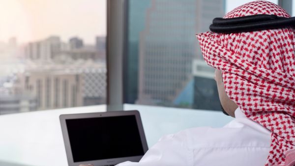 حل ثالثا قطاع الخدمات باستثمارات نحو 131 مليون دينار من خلال 91 مليون ورقة مالية