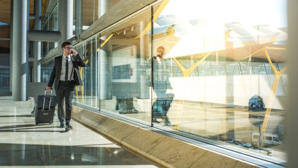 4 Tips to Help You Overcome the Challenges of Working Abroad