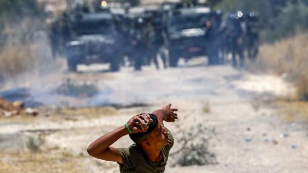 A Palestinian protester prepares to throw a stone at Israeli forces during clashes following a rally against the occupation in the village of Azmut, in the north of the Israeli-occupied West Bank, on June 28, 2019.  JAAFAR ASHTIYEH / AFP