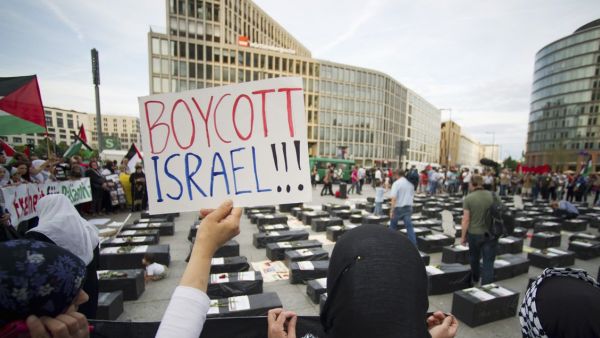 German Resolution Against BDS Angers Palestinians  (Twitter)
