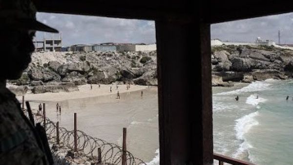 US commander visits Mogadishu, affirms support on the war against Shabaab (Twitter)