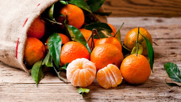Fresh picked mandarins (Shutterstock)