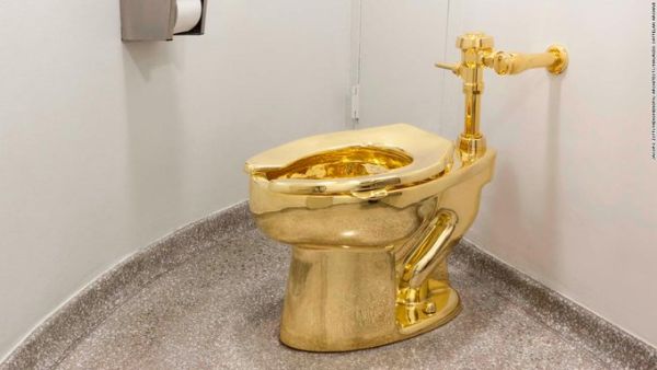 Solid 18-carat gold toilet (Twitter)