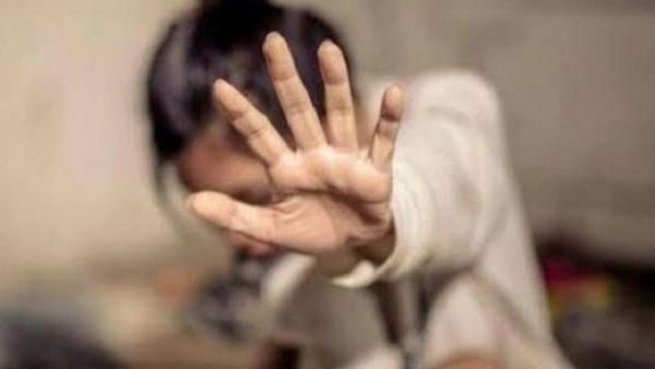 واتهم الادعاء جيمس أورايلي بإخضاع فتيات مراهقات لاعتداءات جنسية "مرعبة" على مدار 23 سنة.