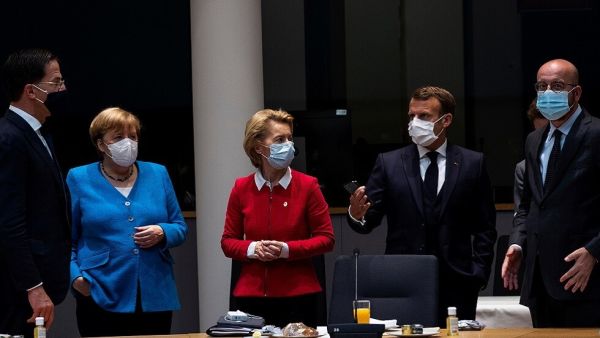  المستشار أعرب عن أسفه لأنّ ما قام به ماكرون "تمّ سرده بطريقة كاريكاتورية إلى حدّ ما" 