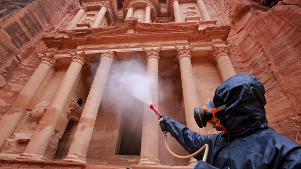 وتجاوز عدد المصابين بالوباء في المملكة حاجز الـ26 ألفا، فيما بلغت الوفيات 207 حالات.