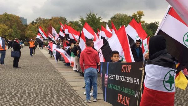 صادق آملي لاريجاني، قد هدد العمال بالمواجهة بحجة أن مظاهراتهم أصبحت "أداة بيد الأعداء"، على حد تعبيره