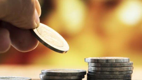  اشتمل القرار الجديد على توجيه وزارة التجارة والاستثمار بإيقاف إصدار تراخيص البيع بالتقسيط أو تجديدها