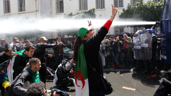 وكانت النيابة قد طلبت ثلاث سنوات سجنا نافذا، خلال المحاكمة التي جرت عبر التحاور عن بعد