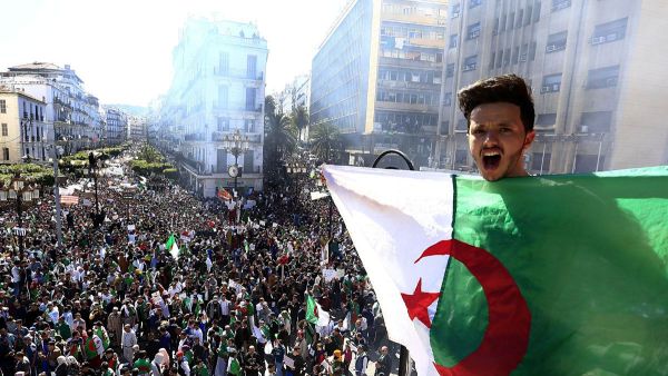 تشهد الجزائر حركة احتجاجية غير مسبوقة منذ 22 شباط/فبراير