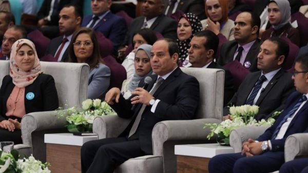 قال: "أنا بقول الكلام ومش بيتنفذ ولا اية أنت المسؤول هنا الناس دي يومياتها كام علشان يجيب كمامات