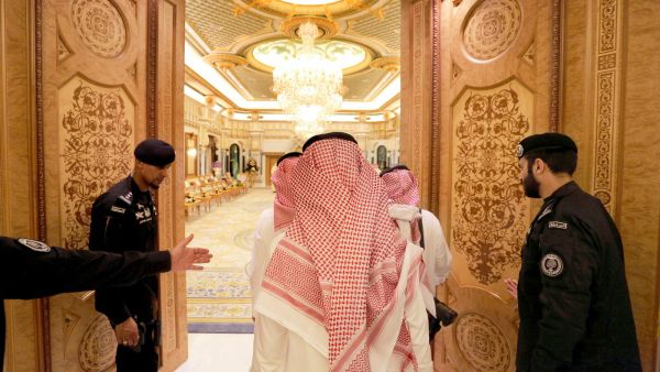 في سبتمبر/ أيلول 2017، غاب الأمير عبد العزيز بن فهد، عن الظهور الإعلامي أو في المناسبات العامة