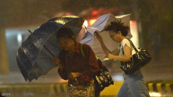 ووضع نحو 1200 جندي في حالة تأهب في ظل مخاوف من الفيضانات واشتداد العاصفة.