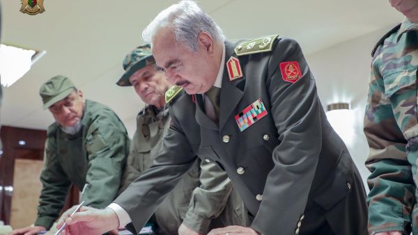  المشير خليفة حفتر طلب وقتا للرد.