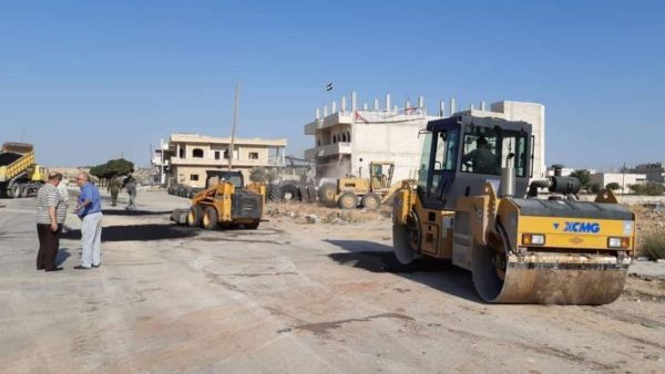 النظام يبدا بتعبيد الطرق في خان شيخون 