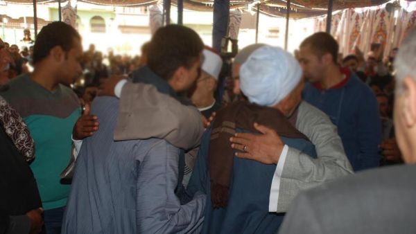 قتل 3 اشخاص على الاقل واصيب 8 بجروح في خلاف عائلي في الصعيد